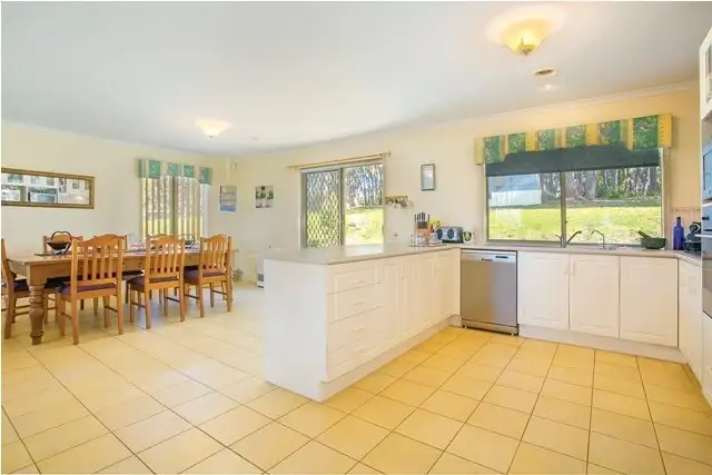 24 Crystal court, Ross Creek VIC 3351
