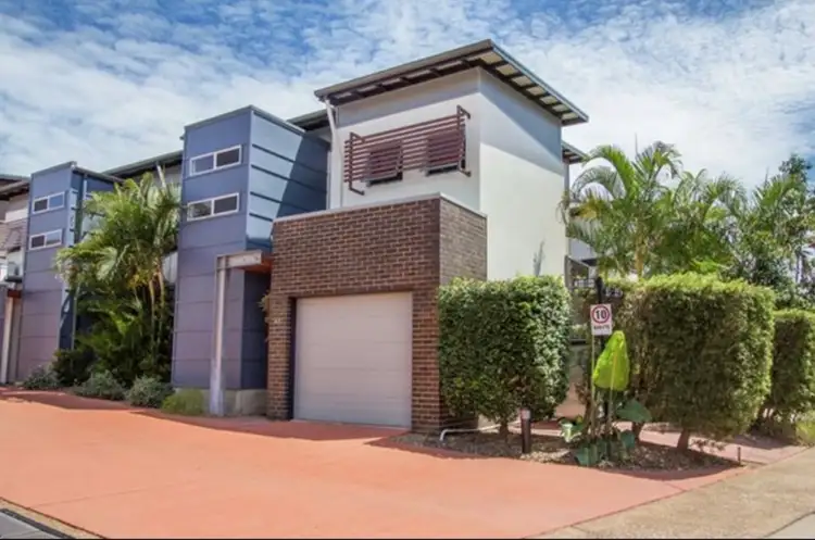 49/80 Moolyyir St, Urangan QLD 4655