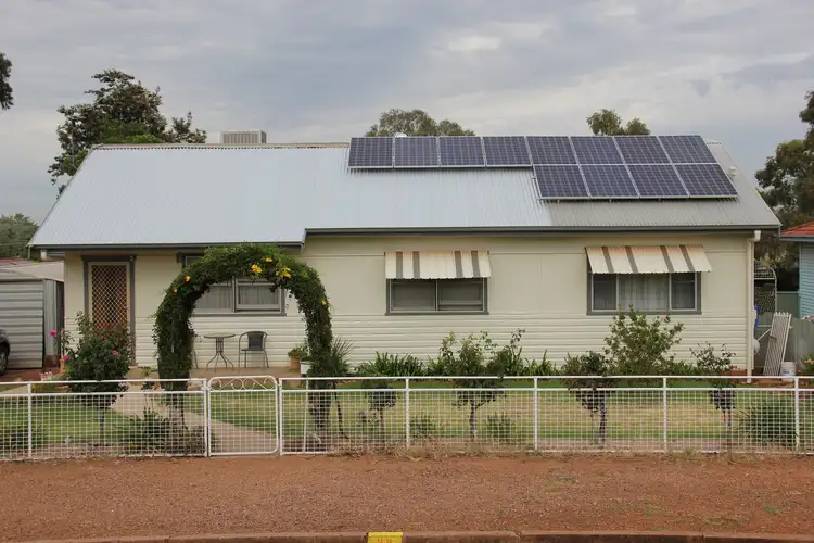 136 Derribong Street, Peak Hill NSW 2869