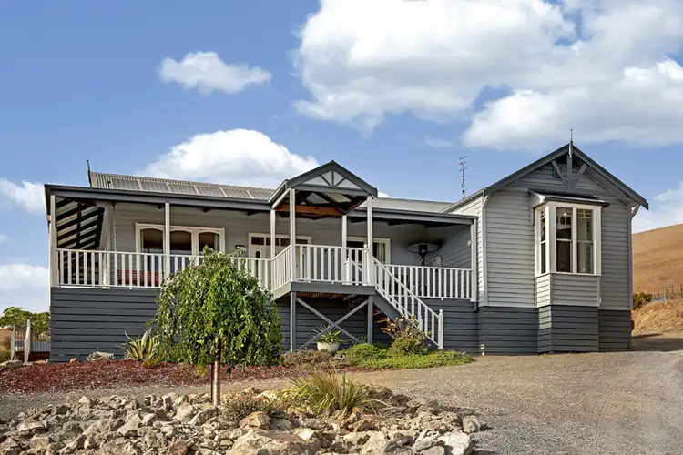 9 MEADE COURT, Kilmore VIC 3764