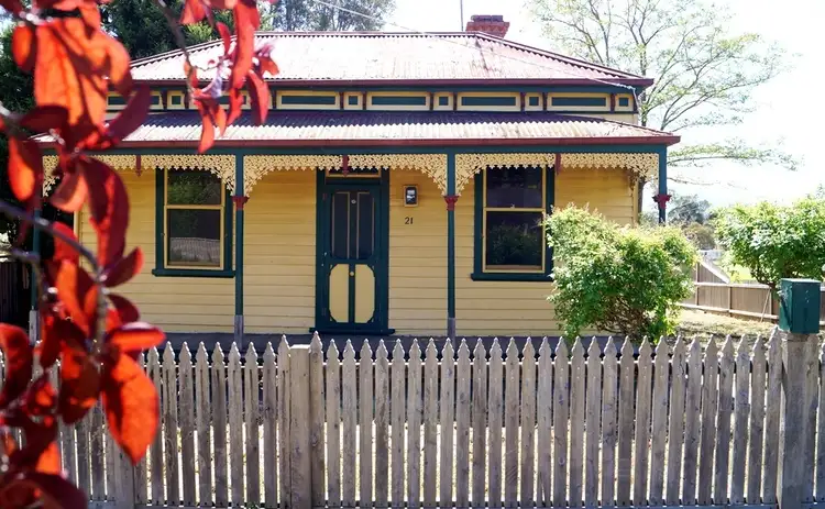21 MURCHISON STREET, Broadford VIC 3658