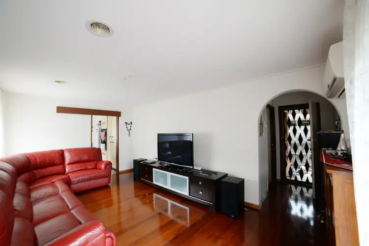 2/21 WOODS CLOSE, Meadow Heights VIC 3048