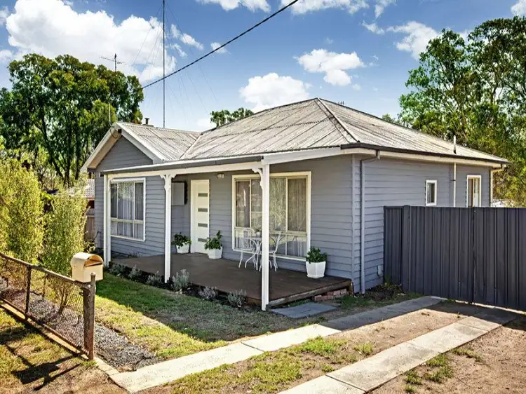 19 MCKENZIE STREET, Broadford VIC 3658