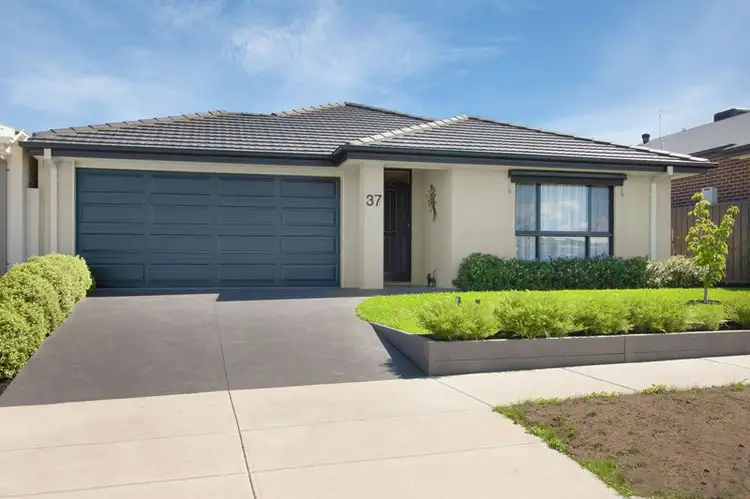37 Penshurst Crescent, Officer VIC 3809