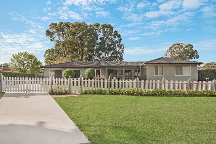 4 The Broadway, Killingworth NSW 2278