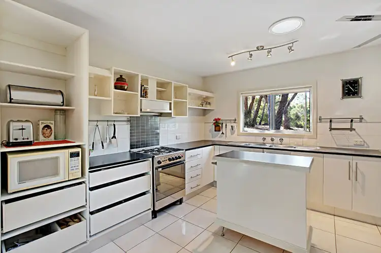 57 GORDON CRES, Seymour VIC 3660
