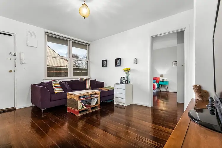 2/72 Carlisle Street, St Kilda VIC 3182