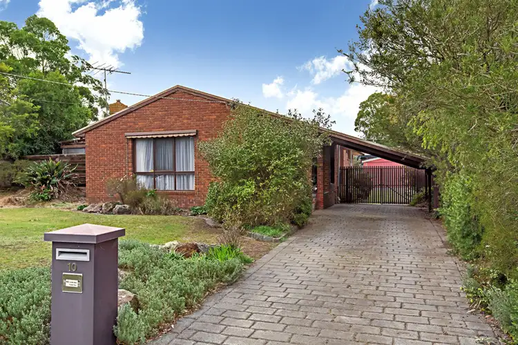 10 RAGLAN STREET, Wallan VIC 3756