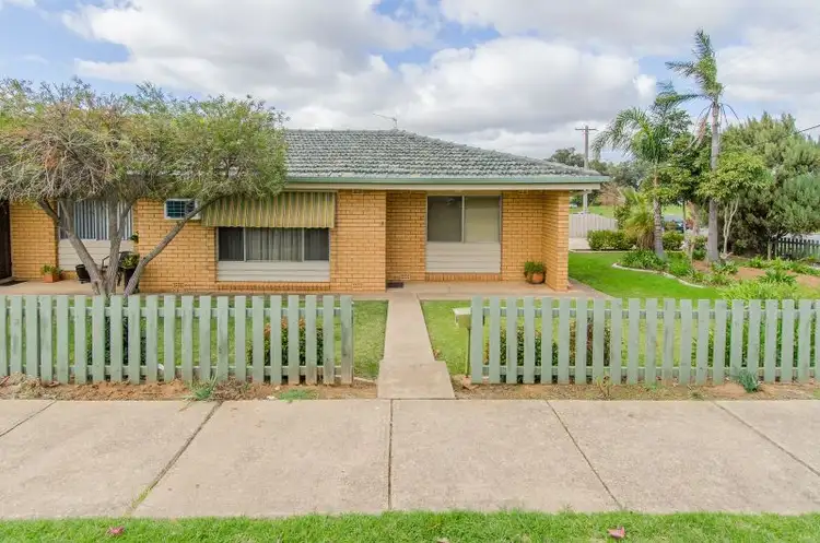 Main view of Homely unit listing, 1/7 The Boulevarde, Wagga Wagga NSW 2650