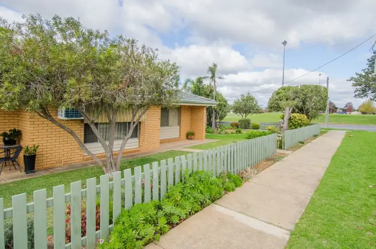 Second view of Homely unit listing, 1/7 The Boulevarde, Wagga Wagga NSW 2650