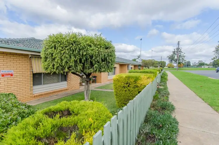 Second view of Homely unit listing, 4/7 The Boulevarde, Wagga Wagga NSW 2650