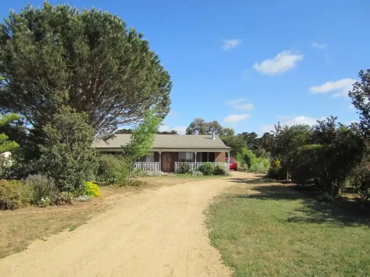 57 Frontage Rd, Lake Bolac VIC 3351