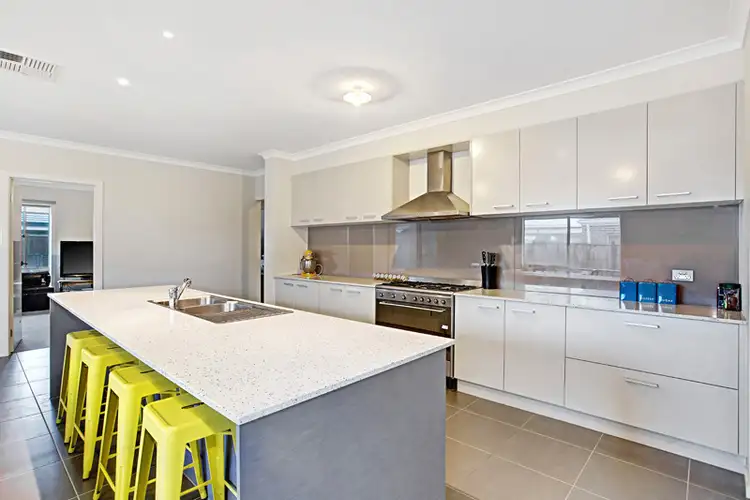 Fifth view of Homely house listing, 7 CARDINIA PLACE, Wallan VIC 3756