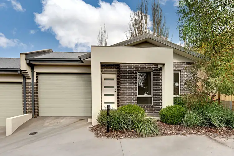 4/32 RUTLEDGE STREET, Kilmore VIC 3764