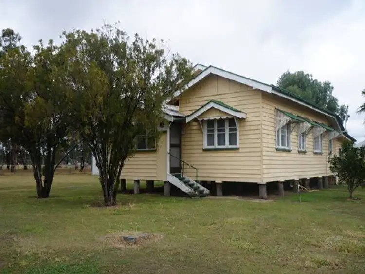 12 Best Street, Warra QLD 4411
