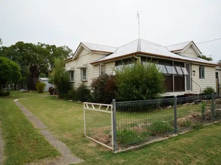 42 Hypatia Street, Chinchilla QLD 4413