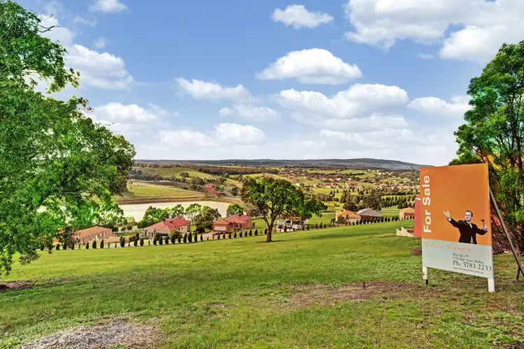 33 SIENA RIDGE, Hidden Valley VIC 3756