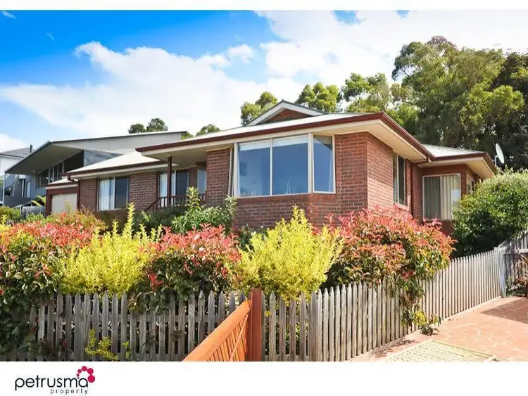 33 Sandra Drive, Blackmans Bay TAS 7052