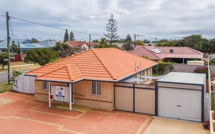 Second view of Homely house listing, 25 Broadbank Lane, Beachlands WA 6530
