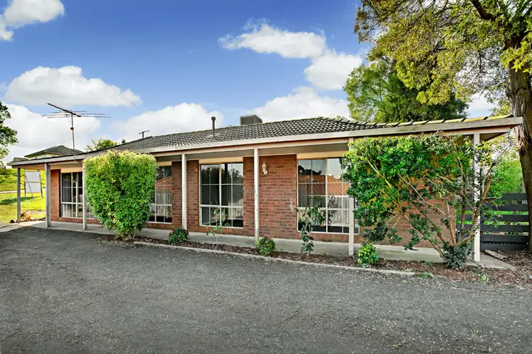 100 SUTHERLAND STREET, Kilmore VIC 3764