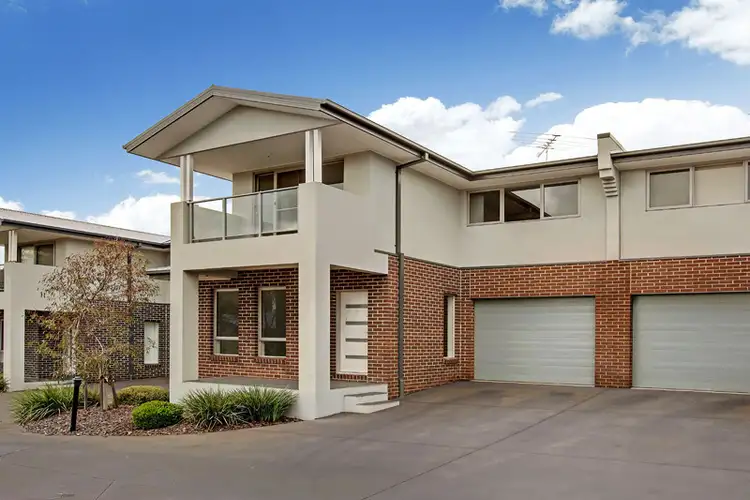 15/32 RUTLEDGE STREET, Kilmore VIC 3764