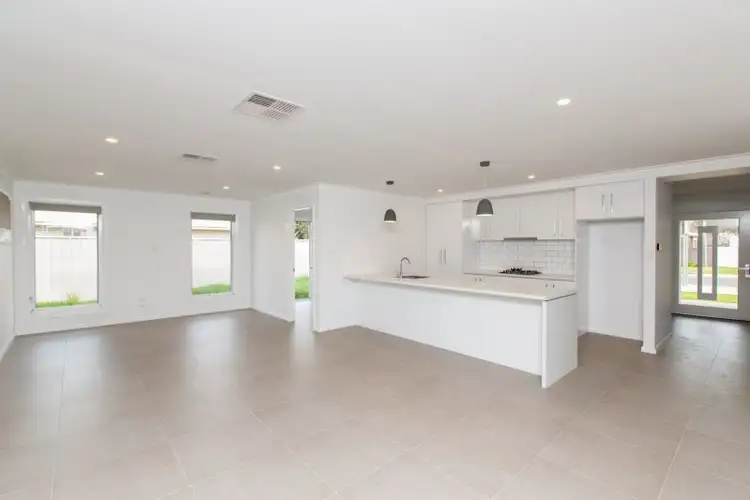 Sixth view of Homely unit listing, 3/1 Craft Street, Lake Albert NSW 2650