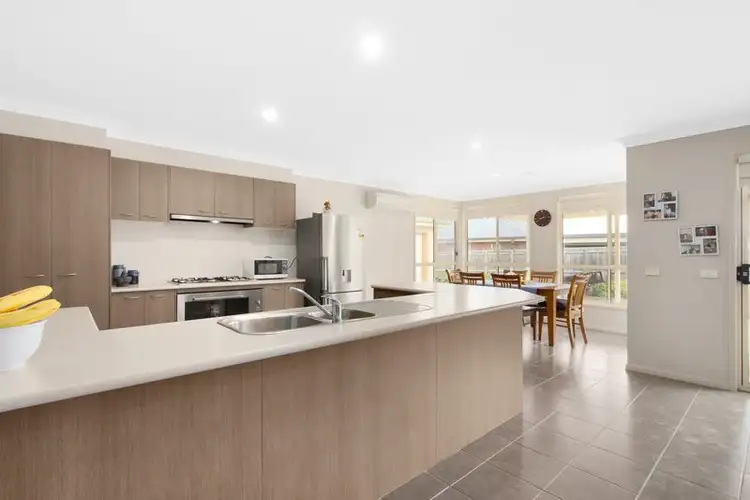 Fifth view of Homely house listing, 2 Cunningham Court, Warragul VIC 3820