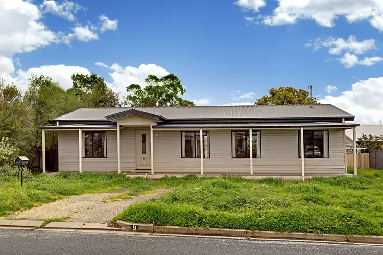 9 COLLAS STREET, Seymour VIC 3660