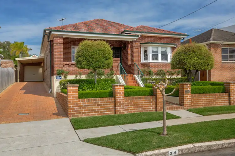 24 Elphinstone Street, Cabarita NSW 2137