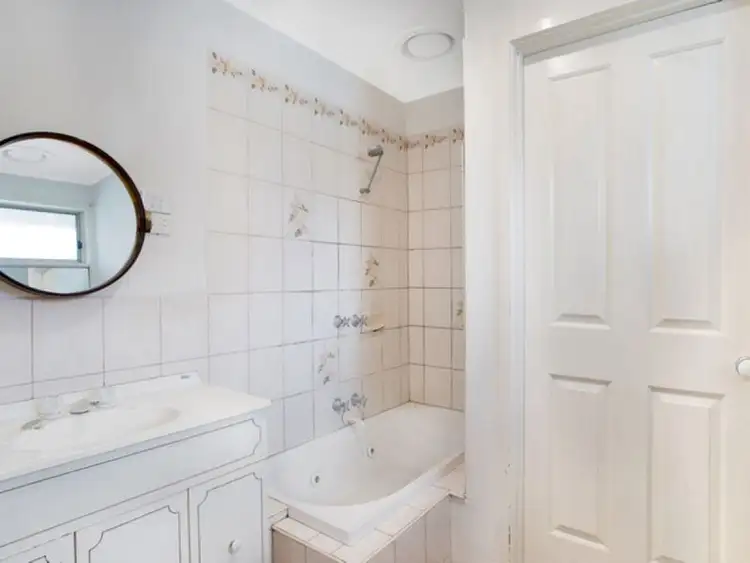 Fifth view of Homely unit listing, 3/112 East Esplande, St Albans VIC 3021