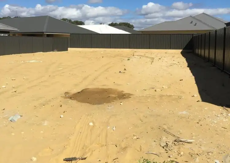 24 Bradley St, Lakelands WA 6180