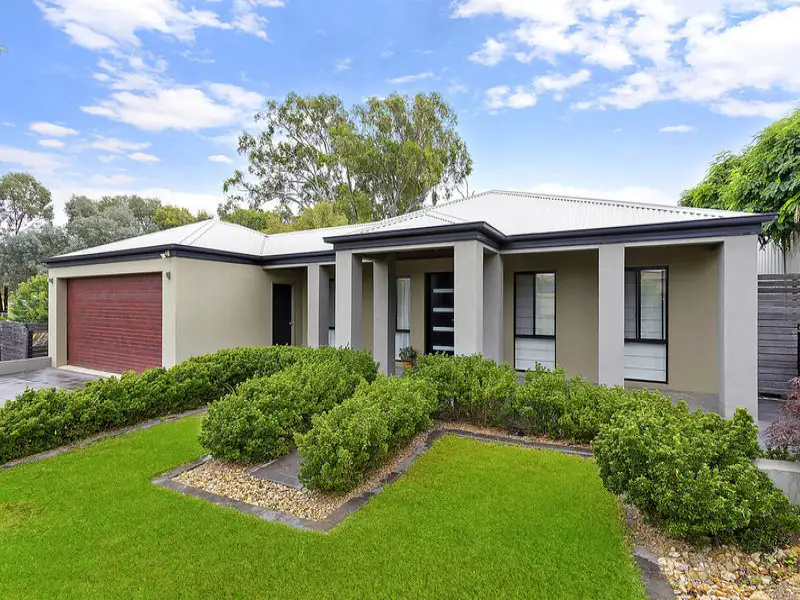 Main view of Homely house listing, 32 Innisbrook Avenue, Wodonga VIC 3690