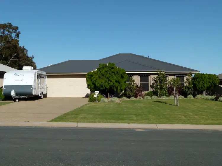 92 Townsend Street, Howlong NSW 2643