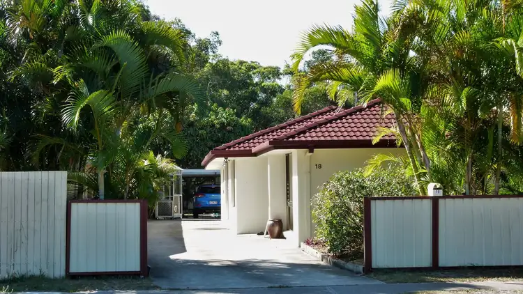 18 Blaxland Street, Golden Beach QLD 4551