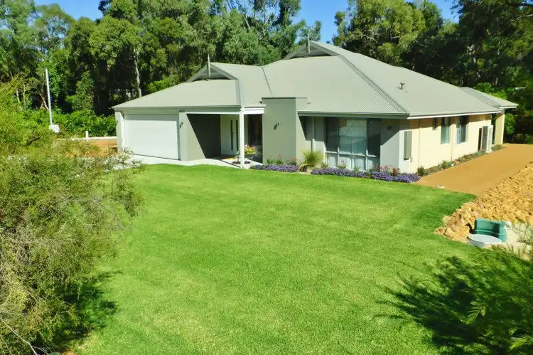 830 Walker Street, Mundaring WA 6073