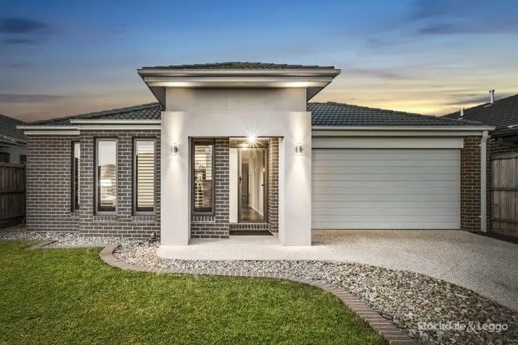 5 ST CLAIR AVENUE, Cranbourne West VIC 3977