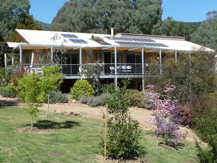 21 Walnut Grove, Bright VIC 3741