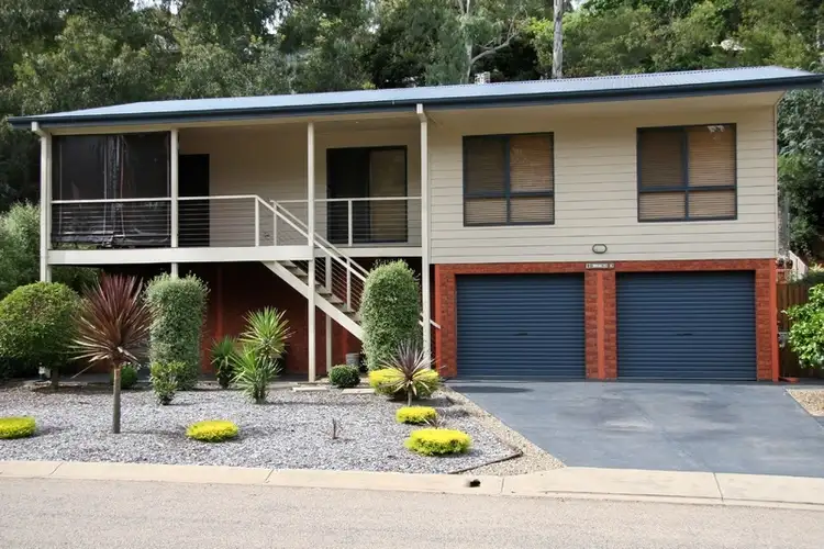 13 Kilfinan Crescent, Bright VIC 3741