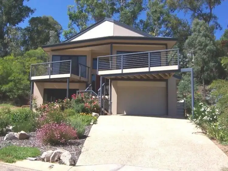 9 Kilfinan Cres, Bright VIC 3741