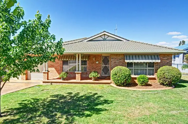 12 Stratford Close, Orange NSW 2800