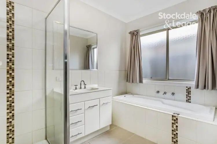 Sixth view of Homely house listing, 11 KINGSBARN COURT, Cranbourne VIC 3977