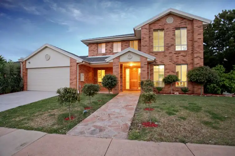 10 Scenic Drive, Sanctuary Lakes VIC 3030