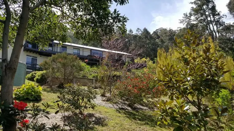 9 Green Ave, Mount Macedon VIC 3441
