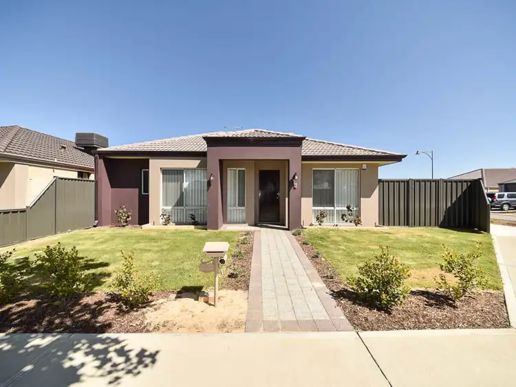 8 Gracefield Boulevard