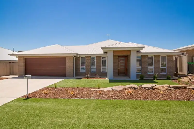74 Lingiari Drive, Lloyd NSW 2650