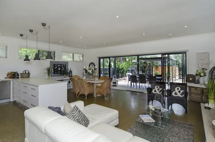 32 Russell Street, Encounter Bay SA 5211