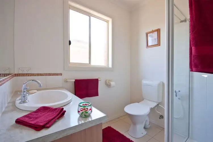 Fifth view of Homely house listing, 2 Balmoral Place, Mildura VIC 3500