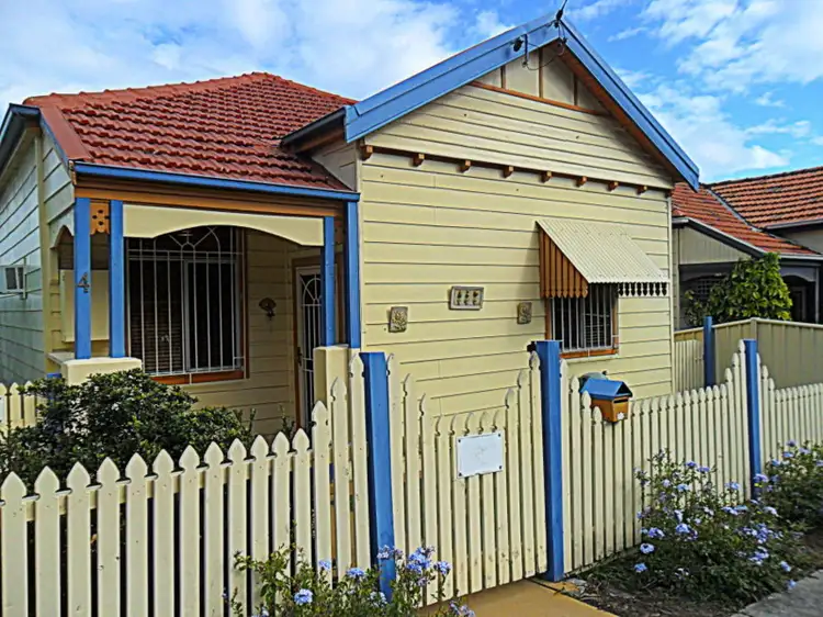 4 Cross Street, Mayfield NSW 2304