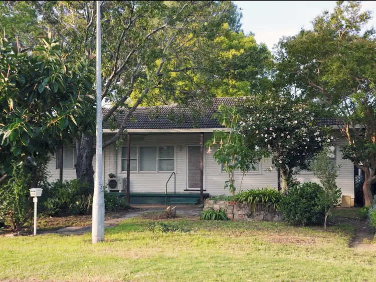 15 Cyprus Street, Macquarie Fields NSW 2564