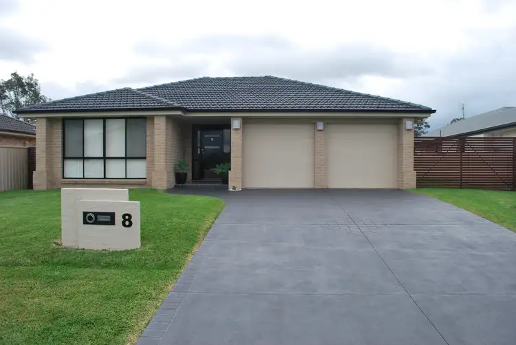 8 Mintbush Cres, Worrigee NSW 2540